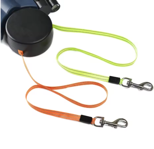 ChesTroyPets™ Correa Doble Automática para Perros – Retráctil con Luz